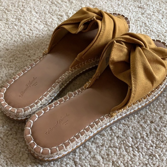 Universal Thread Sandals - Picture 2 of 6